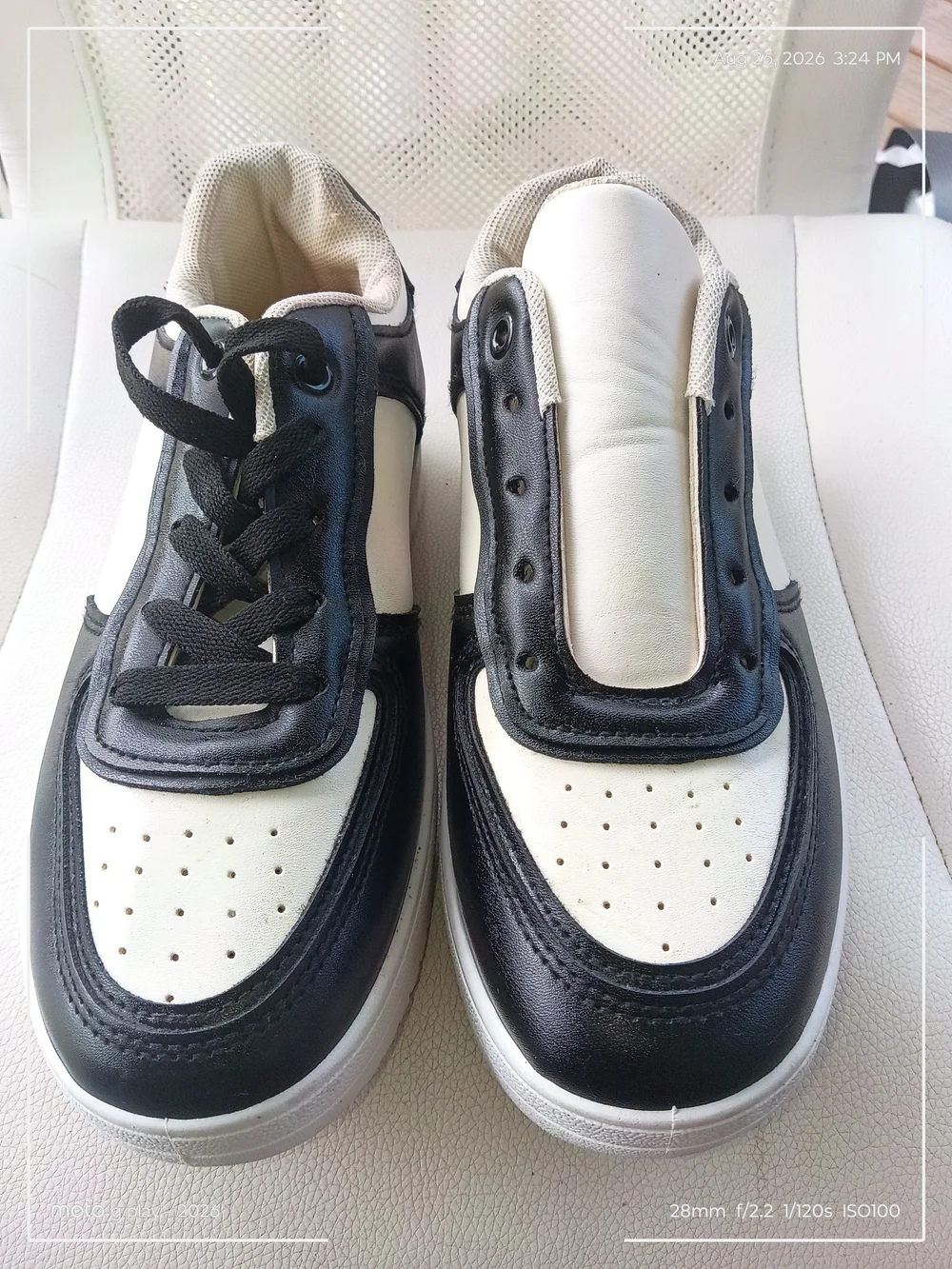Wild Diva Women's Black and White Low-Top Sneakers
